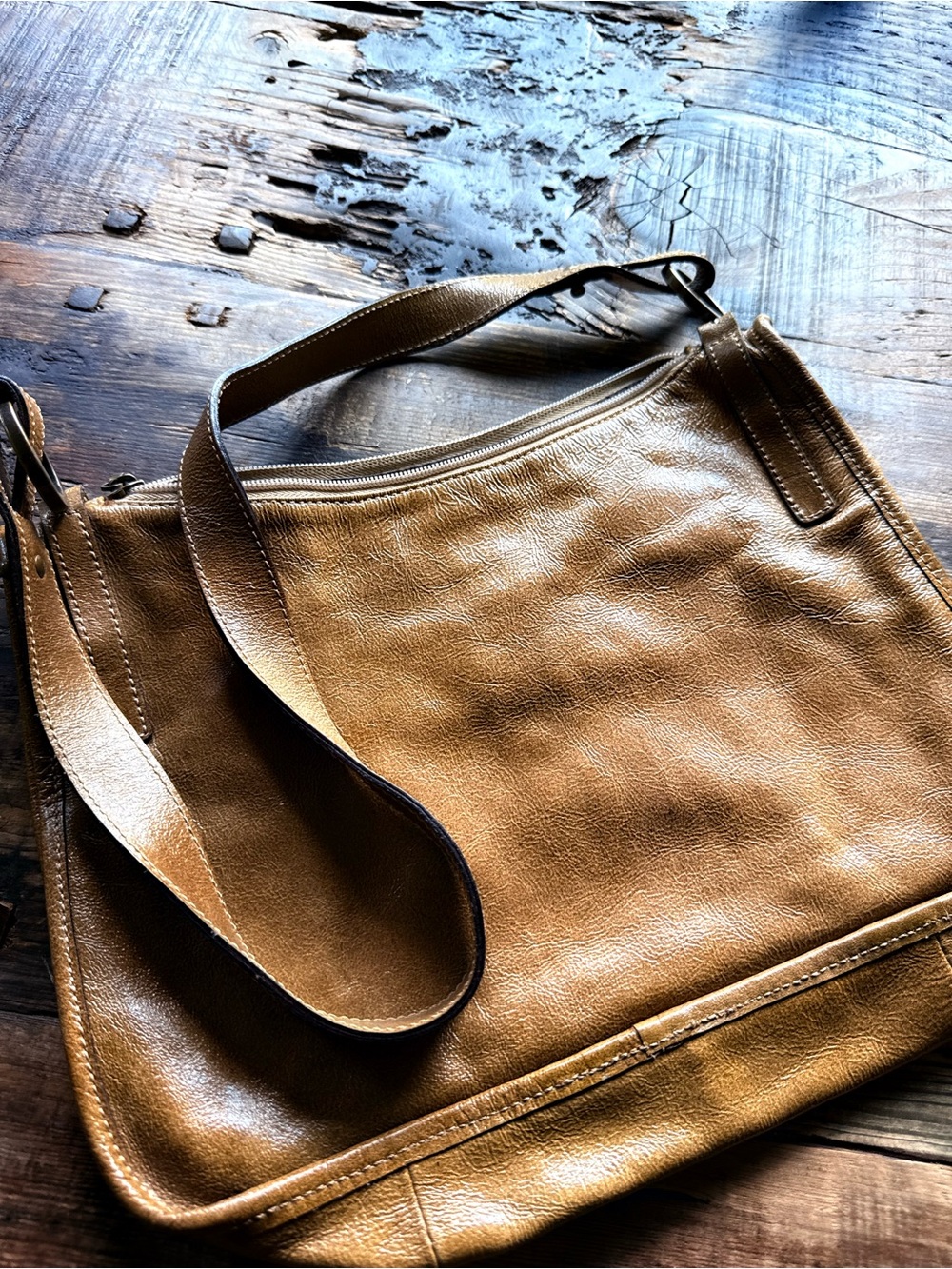 Also tan leather oversized shoulder bag